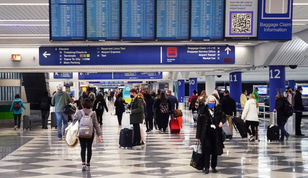Rritja e infektimeve, OBSH rekomandon mbajtjen e maskave ne aeroport